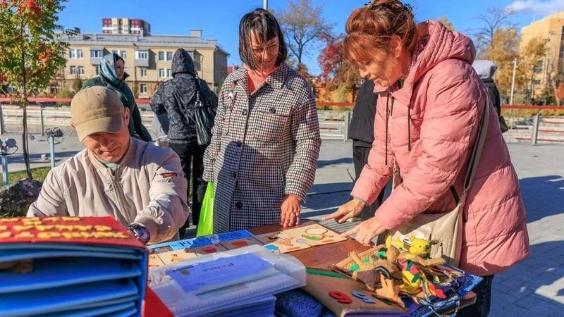 На сахалинской набережной прошел инклюзивный квест «Шаг в темноте» На сахалинской набережной прошел инклюзивный квест «Шаг в темноте»