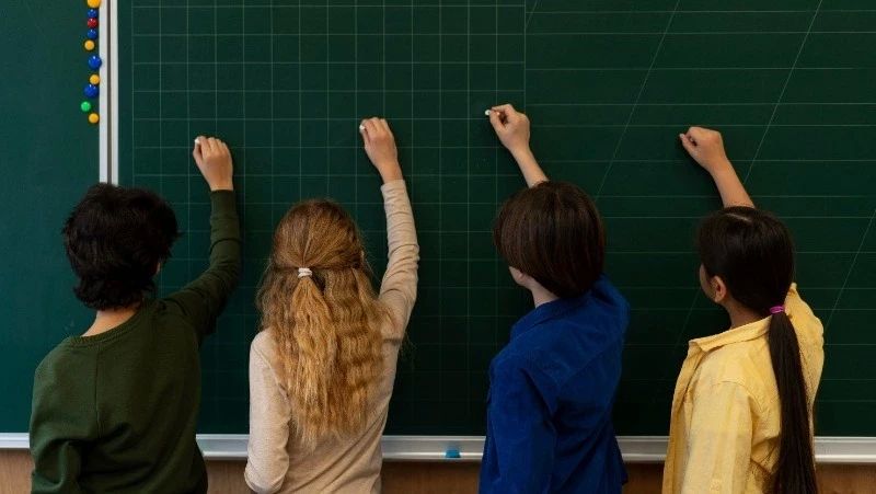 Минпросвещения определило, как будут выставлять оценки за поведение в школах