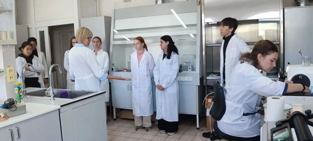 Сахалинским школьникам рассказали, как построить карьеру в науке