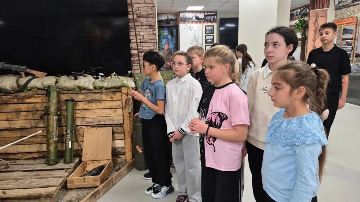 Школьники из Южно-Сахалинска представили музей «Острова-маяки» на всероссийском форуме Школьники из Южно-Сахалинска представили музей «Острова-маяки» на всероссийском форуме