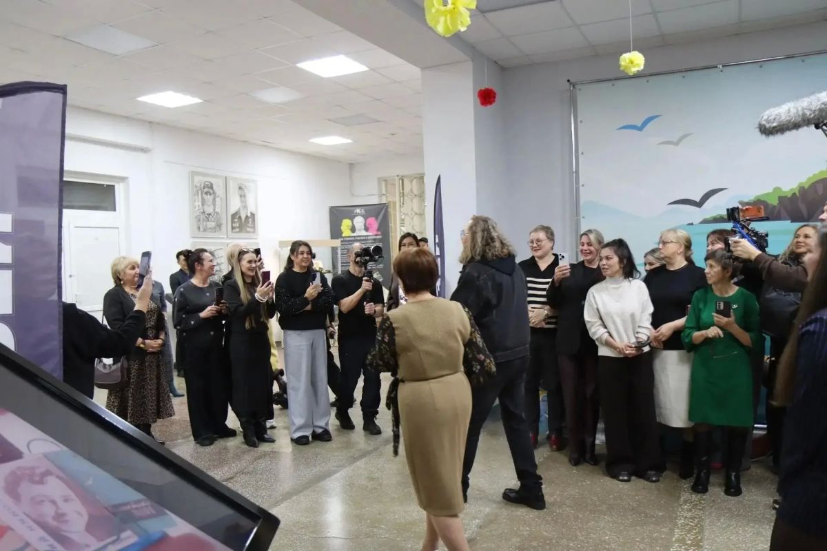 Игорь Николаев оставил памятную запись в "Летописи Холмска" во время съёмок телепроекта Игорь Николаев оставил памятную запись в "Летописи Холмска" во время съёмок телепроекта