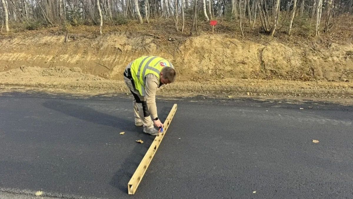 Участок автодороги Тымовское — Александровск-Сахалинский с 49 по 54 км начали асфальтировать Участок автодороги Тымовское — Александровск-Сахалинский с 49 по 54 км начали асфальтировать