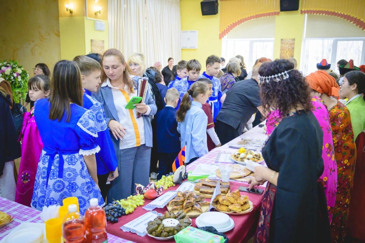 В ККЗ «Россия» города Долинска состоялся детско-юношеский фестиваль национальных культур России «Содружество» В ККЗ «Россия» города Долинска состоялся детско-юношеский фестиваль национальных культур России «Содружество»