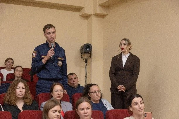 Валерий Лимаренко встретился с жителями Шикотана: итоги
